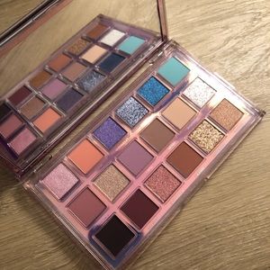 BNIB Huda Beauty Mercury Retrograde Palette
